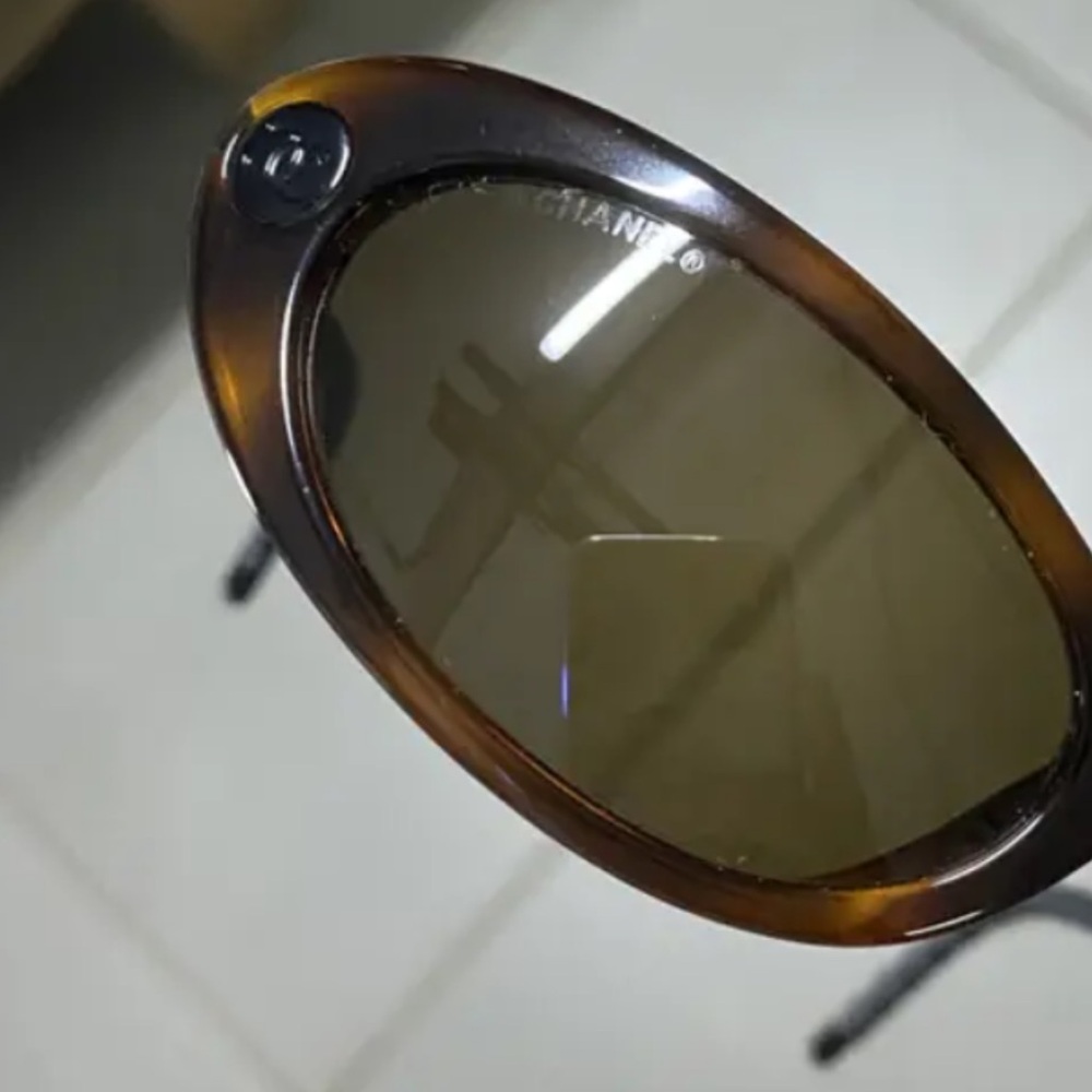 Vintage Chanel sunglasses - Picture 4 of 9